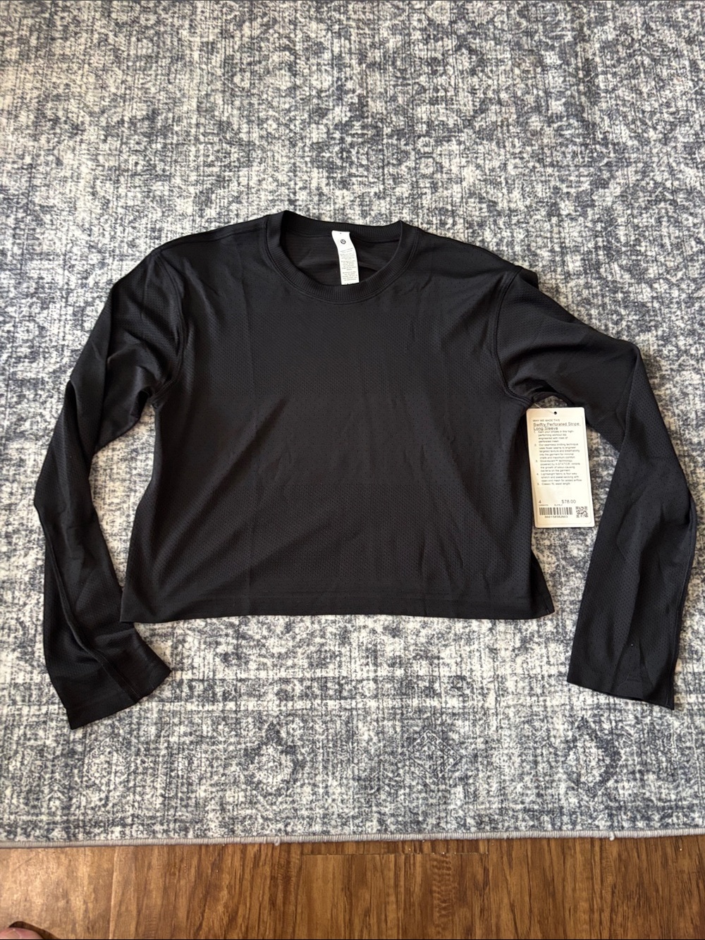 NEW Lululemon Women’s Perforated Stripe Long Sleeve - size 4 - black